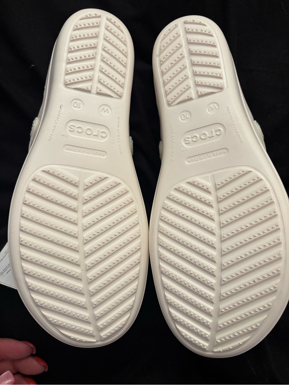 CROCS Women’s White Flip Sandals with Rose Gold Heart Accent - Picture 4 of 4